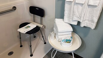 The Coastal Inn and Suites