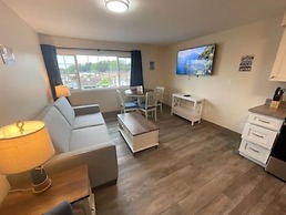 The Coastal Inn and Suites