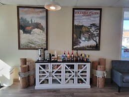 The Coastal Inn and Suites