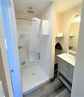 The Coastal Inn and Suites