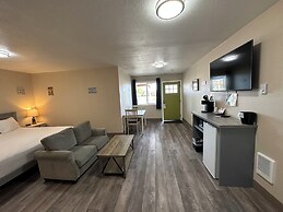 The Coastal Inn and Suites