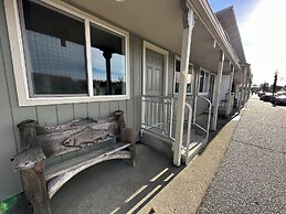 The Coastal Inn and Suites