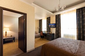 Diplomat Hotel