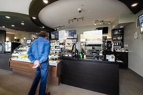 Home Inn and Suites Regina Airport