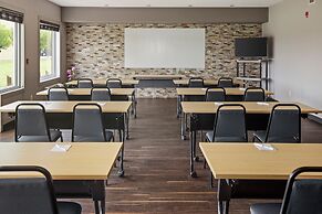 Home Inn and Suites Regina Airport