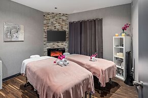 Home Inn and Suites Regina Airport