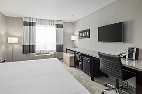Home Inn and Suites Regina Airport