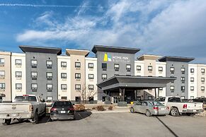 Home Inn and Suites Regina Airport