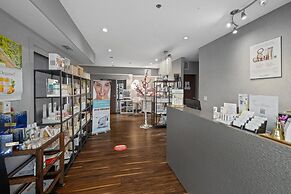 Home Inn and Suites Regina Airport