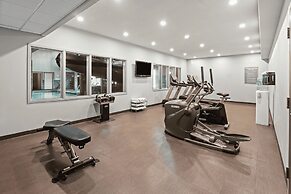 Home Inn and Suites Regina Airport