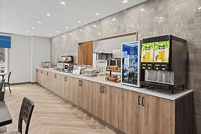 Home Inn and Suites Regina Airport