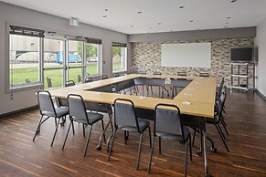 Home Inn and Suites Regina Airport