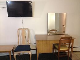 Pleasant Manor Motel