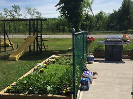 Pleasant Manor Motel