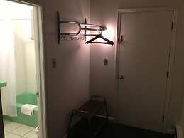 Pleasant Manor Motel