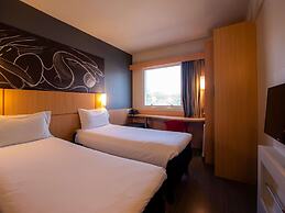 Ibis Guaratinguetá Aparecida