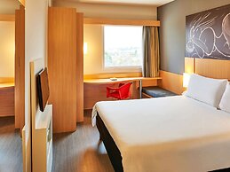 Ibis Guaratinguetá Aparecida