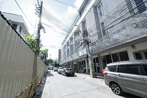 Ratchadamnoen Residence