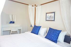 Ratchadamnoen Residence