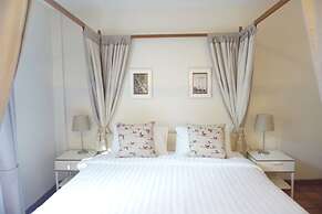 Ratchadamnoen Residence