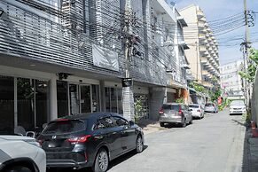 Ratchadamnoen Residence