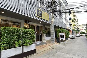 Ratchadamnoen Residence