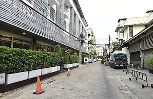 Ratchadamnoen Residence