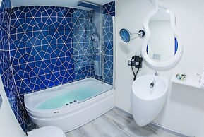 Demonti Otel