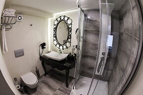 Demonti Otel