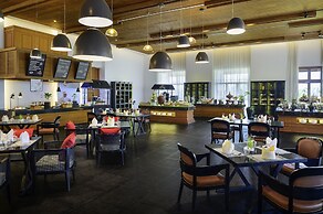 The Lake Garden Hotel Nay Pyi Taw - MGallery Collection