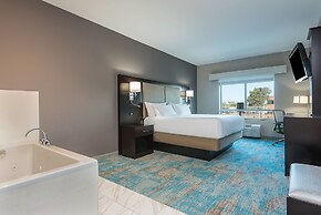 Holiday Inn Express & Suites Norwood-Boston Area by IHG