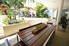 Lanai Riverside Apartments