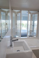 Lanai Riverside Apartments