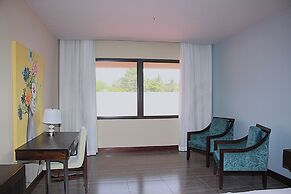 Crocs Resort & Casino