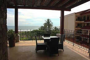 Crocs Resort & Casino