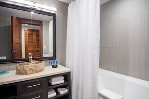 Crocs Resort & Casino