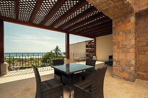 Crocs Resort & Casino