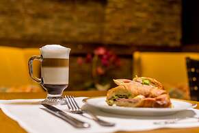 Crocs Resort & Casino