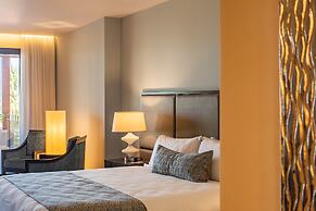 Crocs Resort & Casino