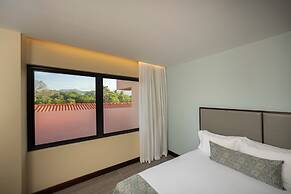 Crocs Resort & Casino