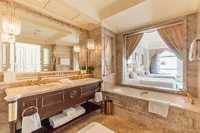 The Castle Hotel, a Luxury Collection Hotel, Dalian