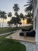 Las Canas Beach Retreat