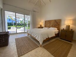 Las Canas Beach Retreat