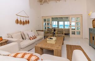 Las Canas Beach Retreat