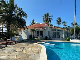 Las Canas Beach Retreat