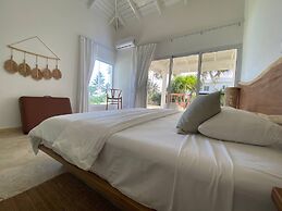 Las Canas Beach Retreat