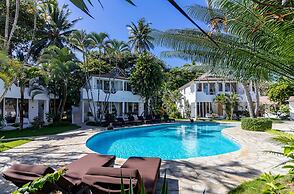 Las Canas Beach Retreat