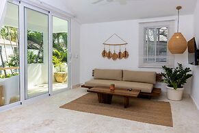 Las Canas Beach Retreat