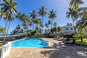 Las Canas Beach Retreat