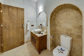 El Puente Cave Hotel